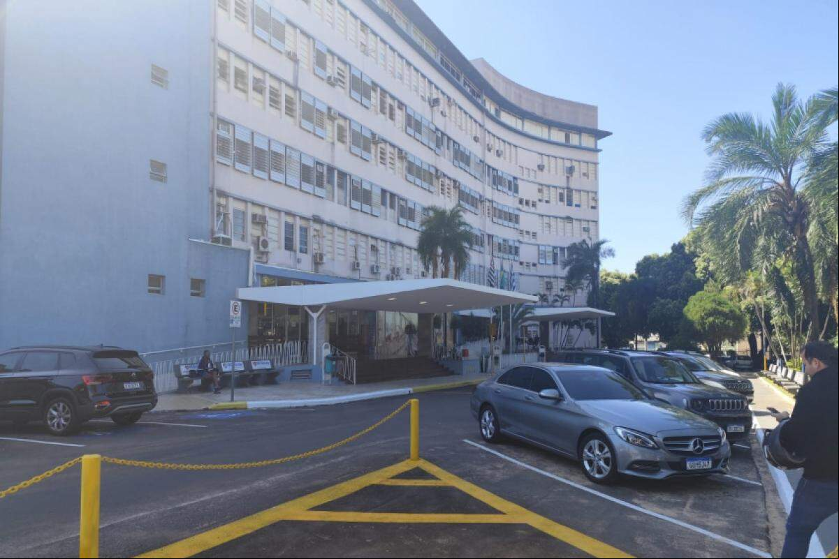 Bebê sofreu queda de incubadora na Santa Casa de Araçatuba; lesões causaram fratura na cabeça e internação em UTI neonatal