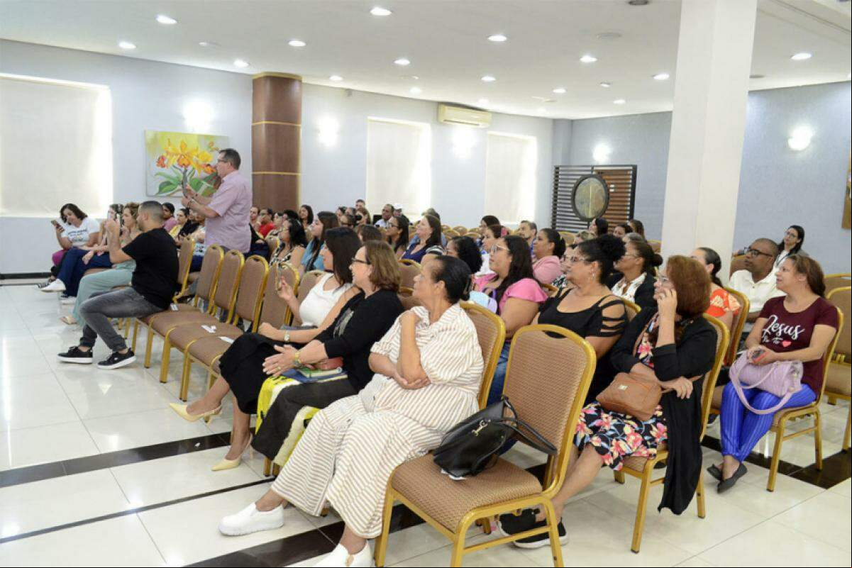 Com o auditório cheio e muitos olhos marejados, evento homenageia quem dedica a vida a cuidar — e também precisa de cuidado