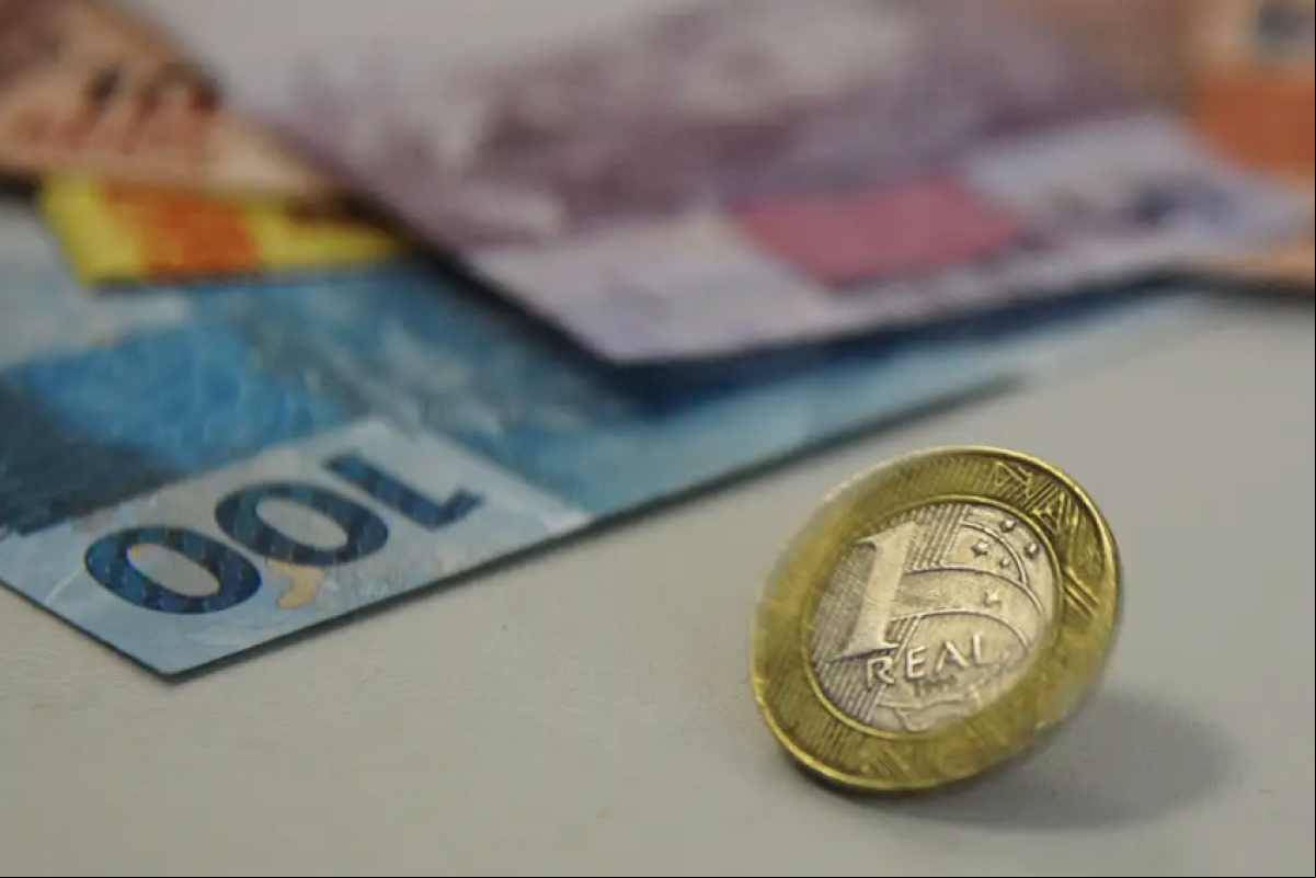 Aposentados e pensionistas que foram vítimas de desconto irregular podem pedir reembolso a partir de hoje; veja como fazer