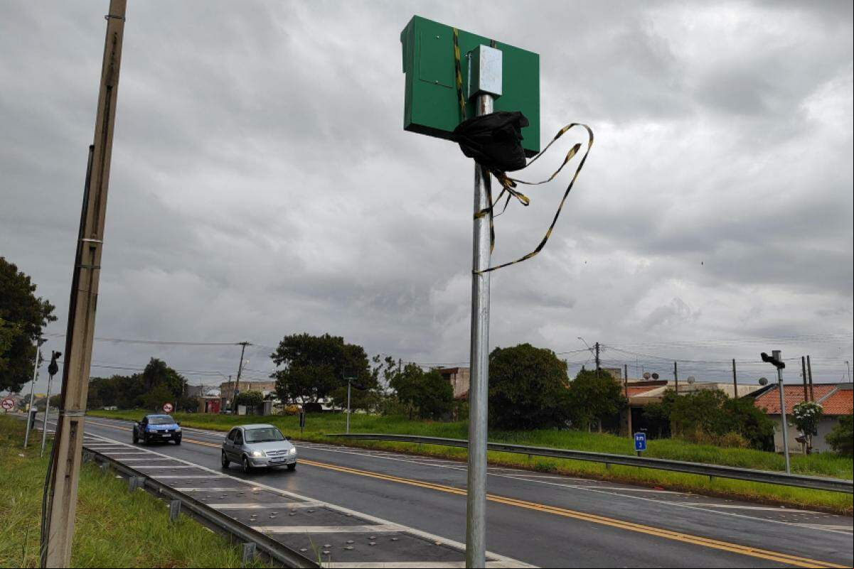 Radares foram instalados recentemente no prolongamento da avenida Elias Miguel Maluf pelo DER