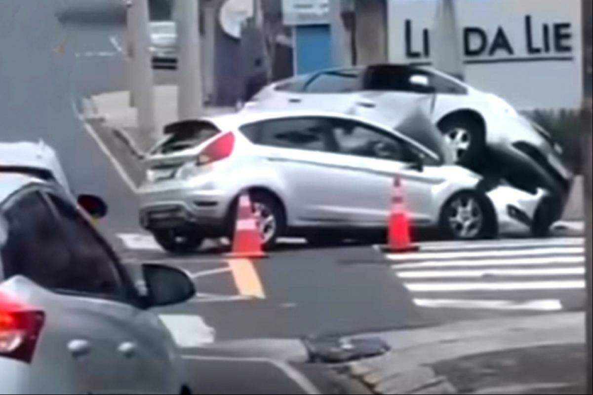 Um pessoa ficou ferida na grave colisão no cruzamento semafórico entre as ruas Santa Cruz e Saldanha Marinho.